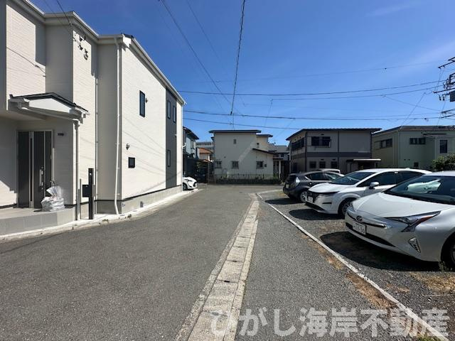 茅ヶ崎市柳島1丁目　新築戸建の前面道路含む現地写真|5月2日撮影　建築中　現地外観