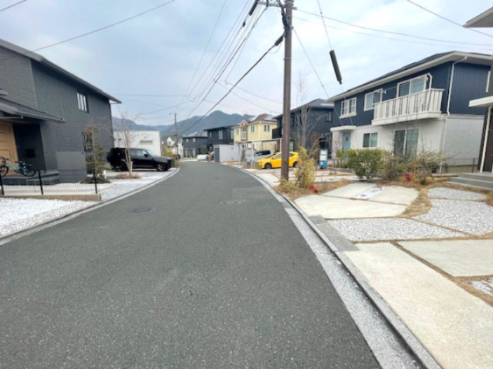 吉志新町一丁目6番2号（C-32）の前面道路含む現地写真