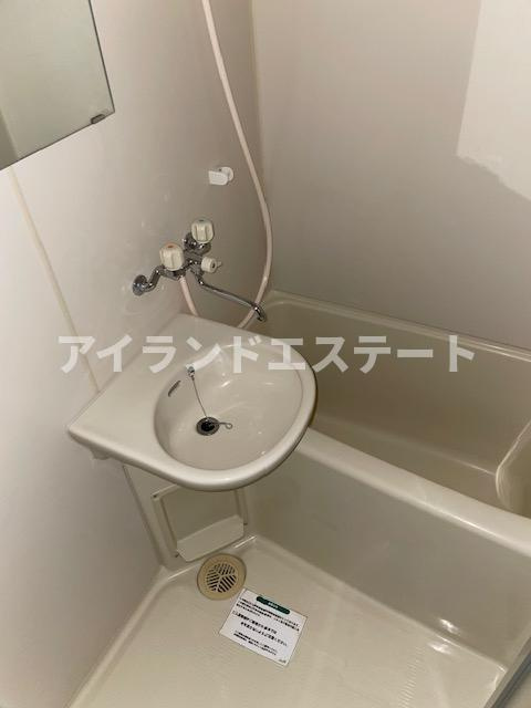 YMO駒沢　バストイレ別　バイク置場あり　南向きの浴室