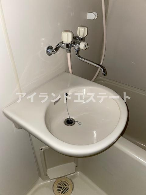 YMO駒沢　バストイレ別　バイク置場あり　南向きの洗面所
