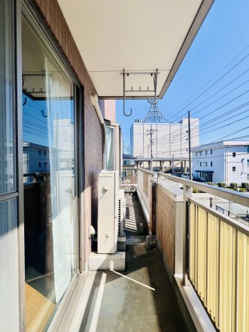 高崎市末広町のバルコニー|２階の横長バルコニーは日当たり良好♪