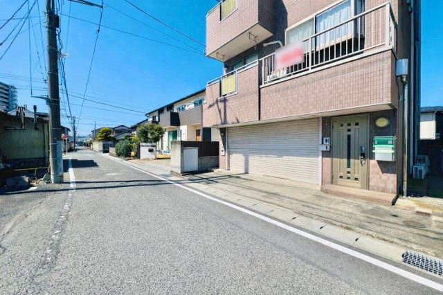 高崎市末広町の前面道路含む現地写真|閑静な住宅地