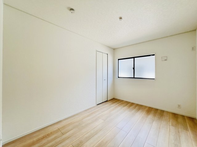 高崎市箕郷町白川の洋室|生活便利な間取りも魅力的♪