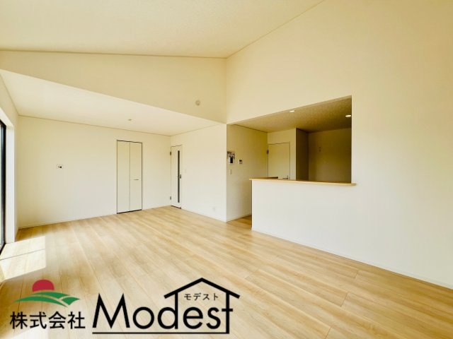 高崎市箕郷町白川の居間・リビング|家具の配置も考えやすく、ご家族も自然と集まるリビング♪