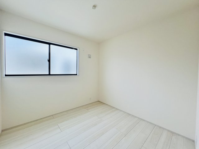 高崎石原町の洋室|お子様の一人部屋デビューにも最適♪