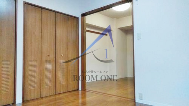 パルテールＩＷＡＳＡＫＩの居間・リビング|洋室のお部屋です。