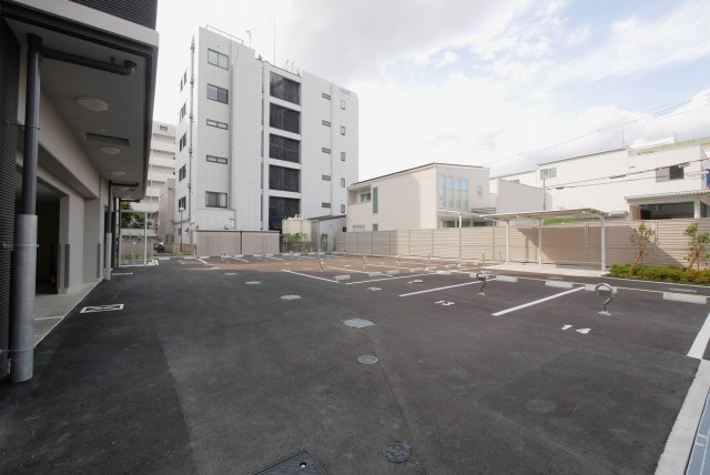 エスリード長居公園PARK AVENUEの駐車場