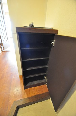 大阪市都島区中野町２丁目の賃貸マンションの玄関