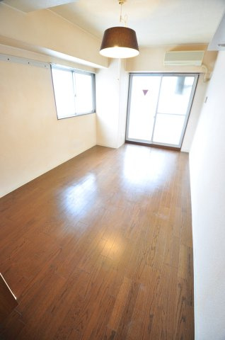 大阪市都島区中野町２丁目の賃貸マンションの居間・リビング