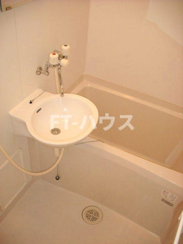 レオパレスＦｅｎｉｃｅの浴室