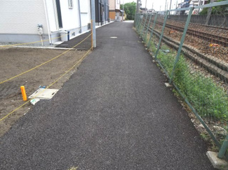 【前面道路含む現地写真】 | 川西市栄根1丁目2の19　建築条件付土地