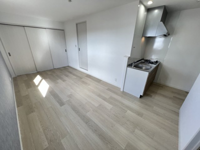 【居間・リビング】 | キャトルセゾン豊中本町 | ※同タイプの写真となり、実際のお部屋とは異なる場合があります