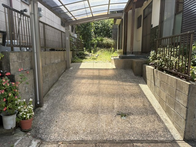 糸島市志摩稲留中古一戸建ての駐車場
