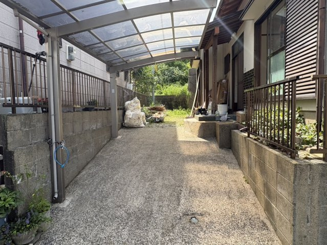 糸島市志摩稲留中古一戸建ての駐車場