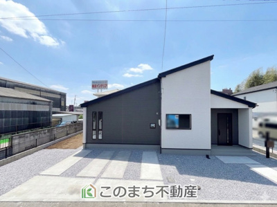 【駐車場】 | 小山市神鳥谷2期　3号棟 | 3台並列駐車が可能です。（車種による）