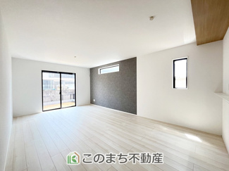 【居間・リビング】 | 小山市神鳥谷2期　3号棟 | アクセントクロスでステキな空間を☆
