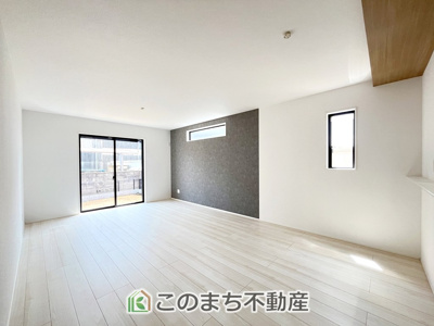 【居間・リビング】 | 小山市神鳥谷2期　3号棟 | アクセントクロスでステキな空間を☆
