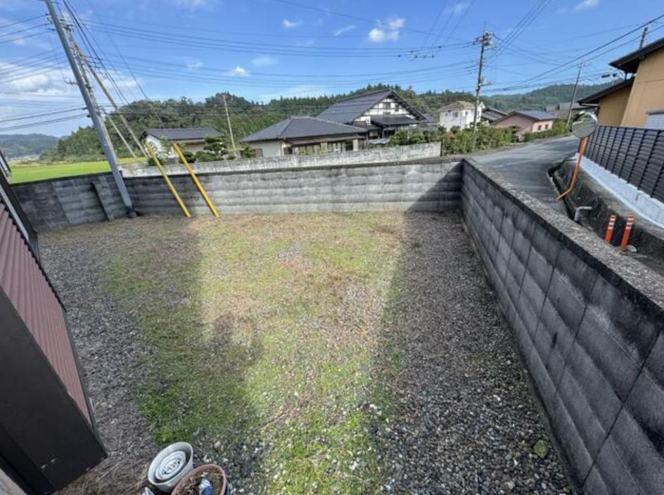 北茨城市華川町車　中古戸建の庭