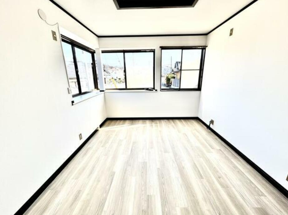 北茨城市華川町車　中古戸建の洋室