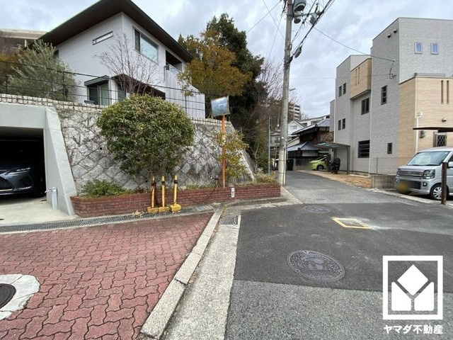 西宮市甲陽園東山町の前面道路含む現地写真