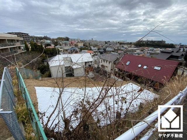 西宮市甲陽園東山町の外観|「関西スーパー苦楽園店」まで徒歩5分、「コープ苦楽園」まで徒歩9分、「コープ苦楽園」まで徒歩9分など、お買い物施設が徒歩圏内に複数あり便利な住環境です。