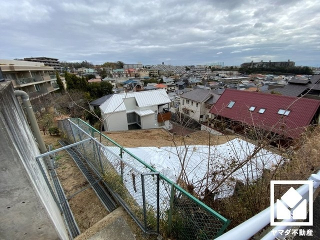 西宮市甲陽園東山町の外観|「甲陽園小学校」まで徒歩6分。低学年のお子様も安心して通学していただけます。