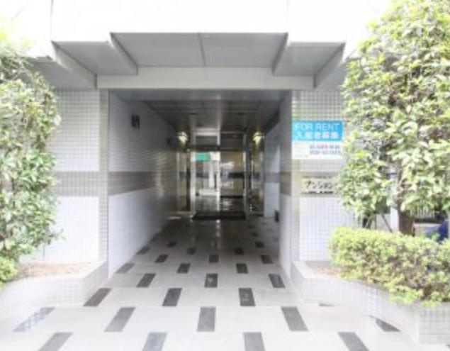 マンション白陽のエントランス