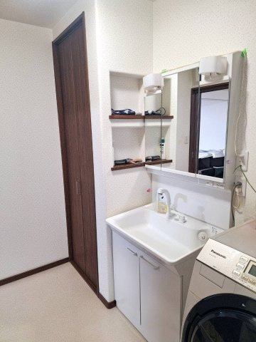 和歌山市古屋　平屋建住宅の独立洗面台
