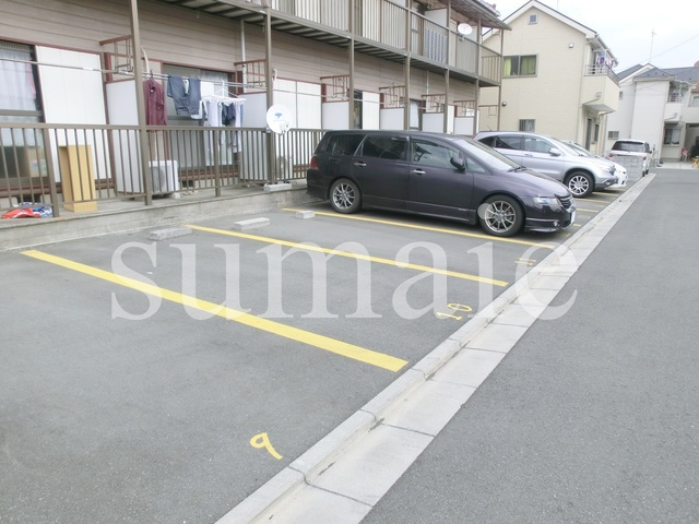 ハイツコシヅカの駐車場|お部屋の目の前が駐車場です！