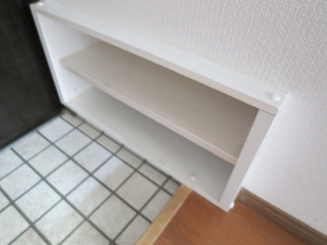 ハイツコシヅカの収納|玄関に棚ございます。