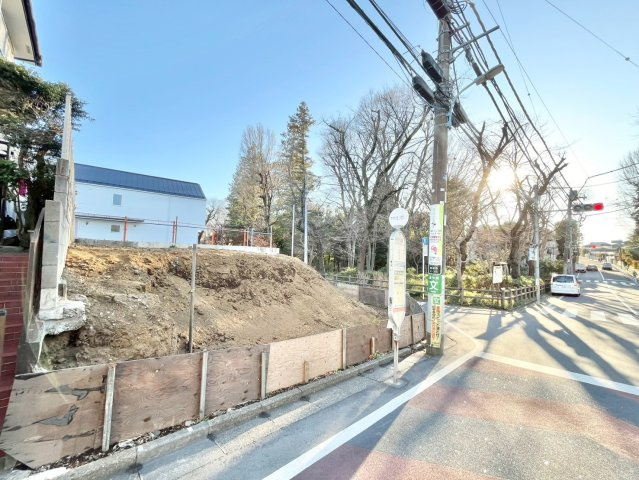 杉並区善福寺2丁目　建築条件無し売地の前面道路含む現地写真|現地写真

現地ご見学希望・資料請求などお気軽にお問い合わせ下さい！
03-5990-5201