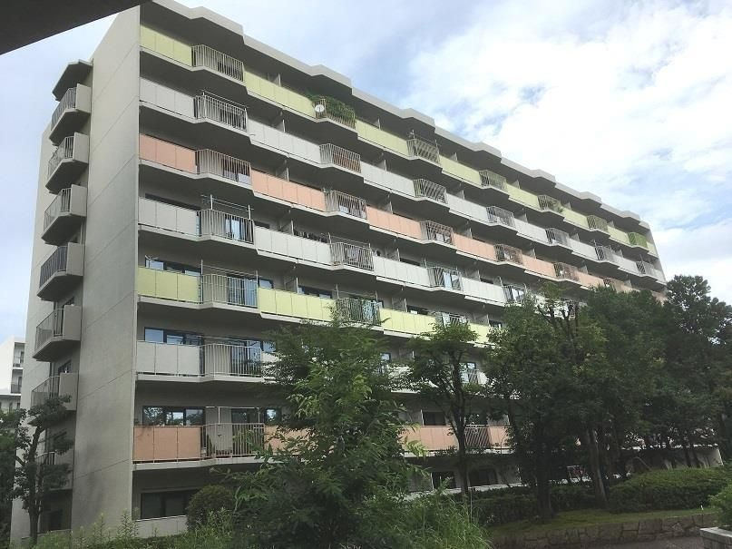 阪急南茨木ハイタウン東奈良高層住宅Ｃ棟の外観