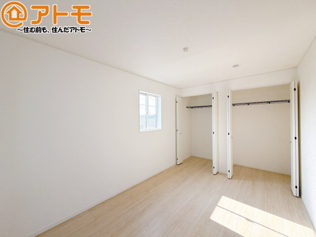 【寝室】 | 焼津市石津第6　新築戸建　全1棟 | 収納スペースもしっかり確保したお部屋は、収納家具の数も減らせるのでお部屋を広く使えます！