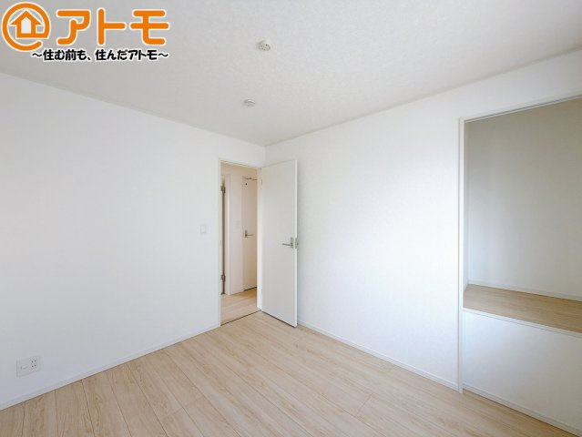 【子供部屋】 | 焼津市石津第6　新築戸建　全1棟 | 壁と床がシンプルな色合いだからこそ自分だけの空間を作れます♪お部屋作りのイメージは順調でしょうか♪