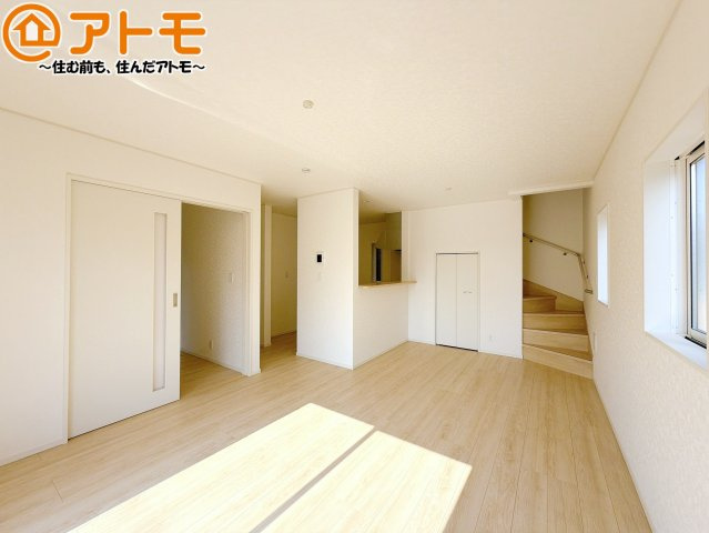 【居間・リビング】 | 焼津市石津第6　新築戸建　全1棟 | 家族団らんのイメージは、リビングを思い浮かべませんか？リビングこそ広々としたお部屋が良いですね♪