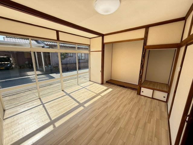 富岡町貸家の居間・リビング
