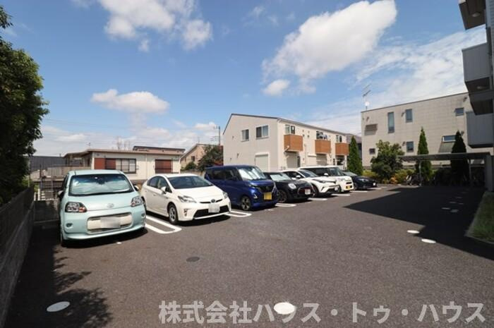グランメゾン花の駐車場