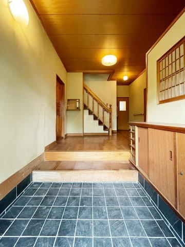 菅の台7丁目中古戸建の玄関