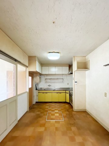菅の台7丁目中古戸建の居間・リビング|DK約9帖