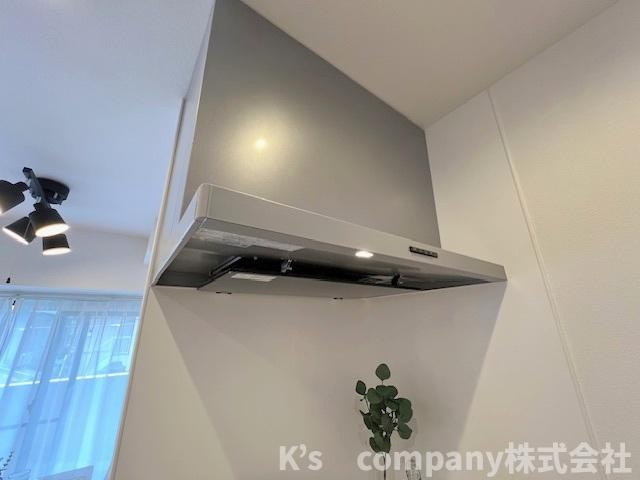 茅ヶ崎市共恵1丁目　ライオンズプラザ茅ヶ崎駅前のキッチン|お手入れのしやすいスリムタイプのレンジフード☆