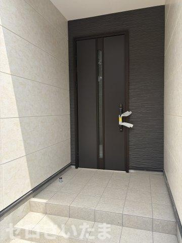 《仲介手数料無料》西東京市田無町１丁目4-3新築一戸建てケイアイグレイスの玄関