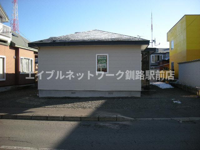緑ヶ岡2-30-2貸家の駐車場