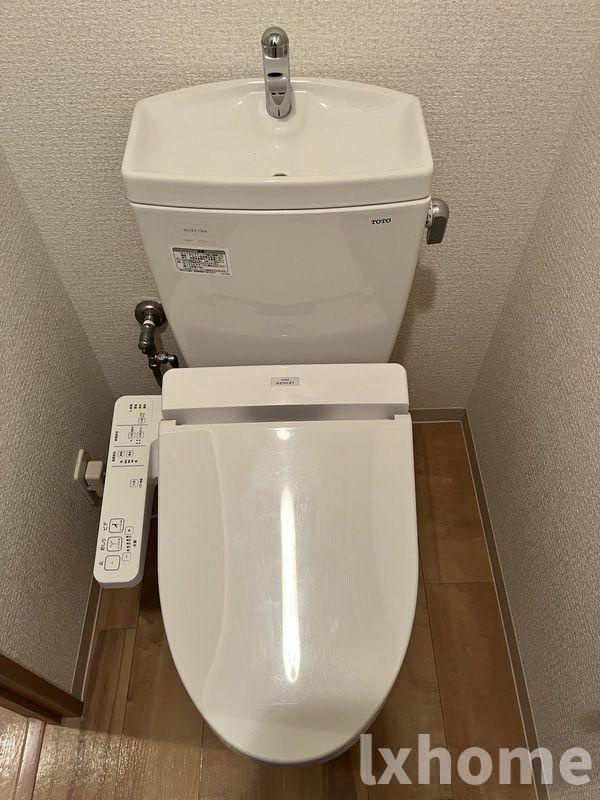 フローリッシュ茨木のトイレ|落ち着いた色調の寝室です