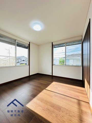 筑紫野市筑紫駅前通２丁目　戸建ての洋室