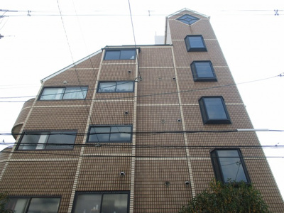 【外観】 | 豊里グランドハイツ | 建物の個性を主張するシックな外観です