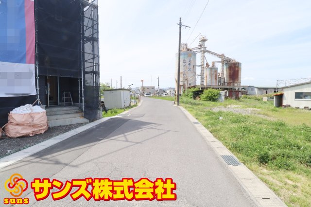 郡山市安積町笹川字高石坊　　　１号棟　　永盛小学校、安積中学区の外観|北側前面道路