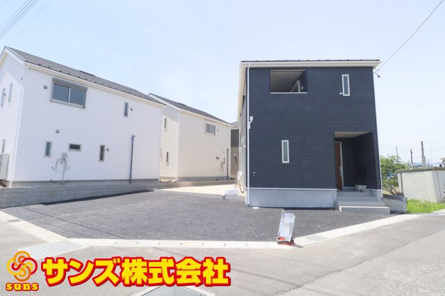 郡山市安積町笹川字高石坊　　　１号棟　　永盛小学校、安積中学区の外観|東側から見た駐車場を含む外観♪