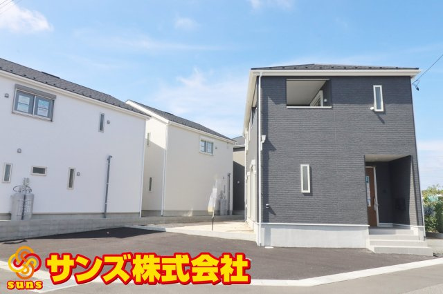 郡山市安積町笹川字高石坊　　　１号棟　　永盛小学校、安積中学区の外観|東側から見た駐車場を含む外観♪