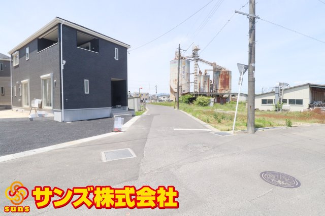 郡山市安積町笹川字高石坊　　　１号棟　　永盛小学校、安積中学区の外観|北東側前面道路