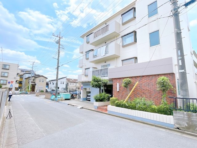 【内観：施工例】 | 第7みずほ台マンション　(ふじみ野店) | Confy：施工例
シンプルな洗練されたデザインのお住まい。